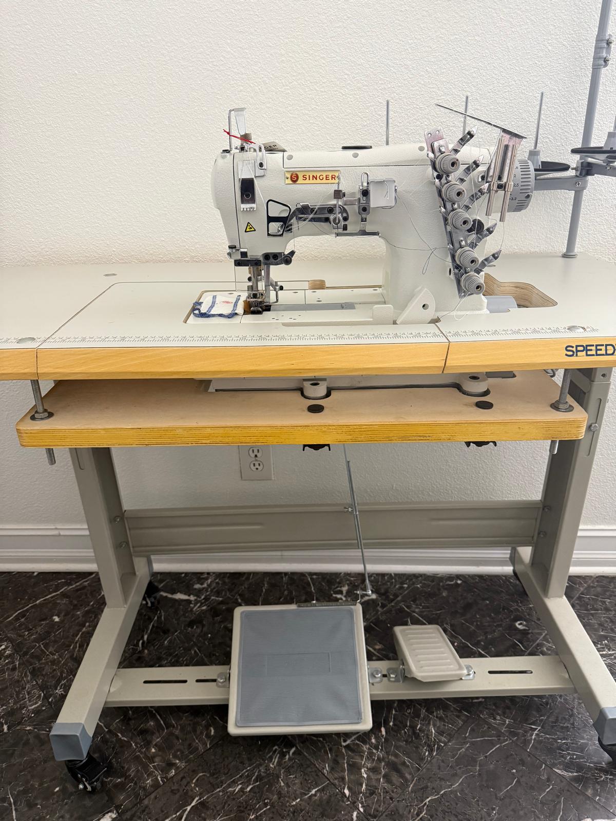 SINGER 523D-364-31-03 3 Needle Flatbed Coverstitch Industrial Sewing Machine Ass image 1