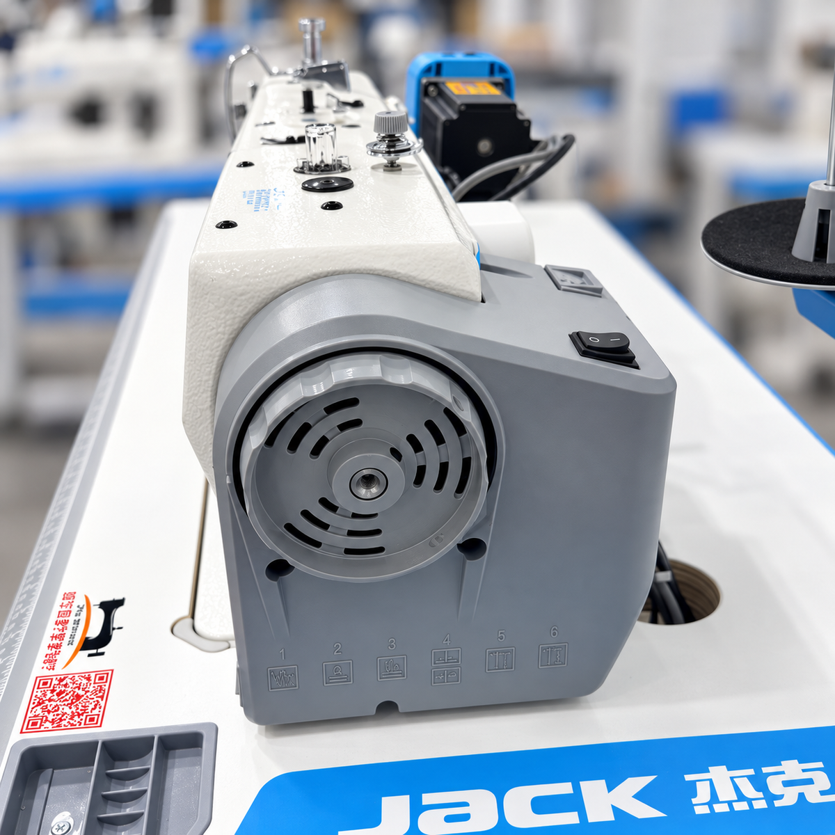JACK® A6F-E-Q-PK Single Needle Needle Feed Lockstitch Sewing Machine with Integrated Puller – Complete with Table & Stand