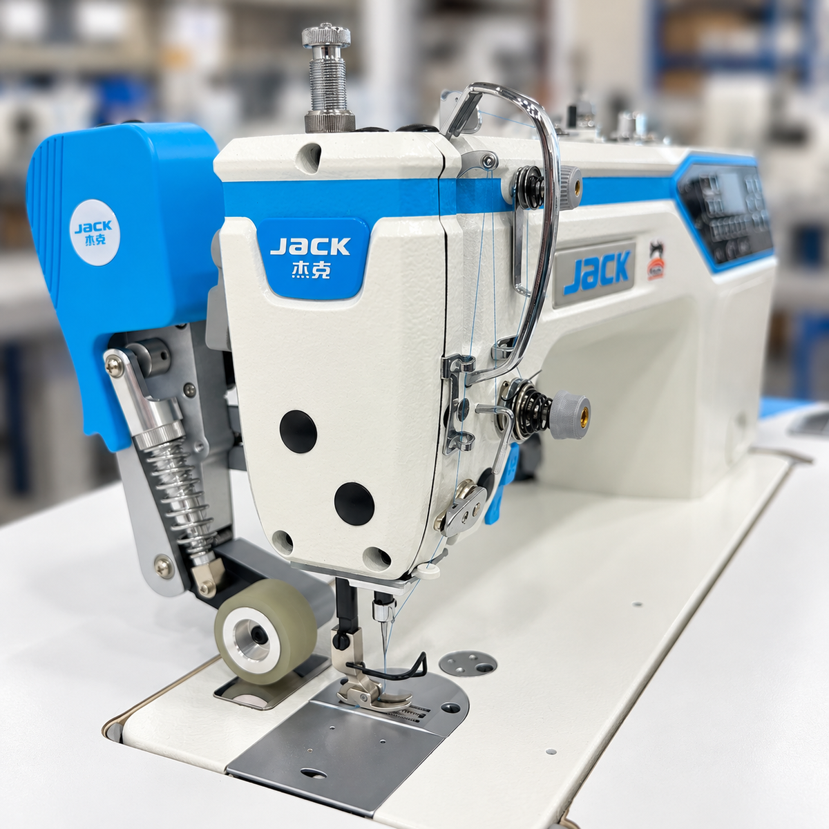 JACK® A6F-E-Q-PK Single Needle Needle Feed Lockstitch Sewing Machine with Integrated Puller – Complete with Table & Stand