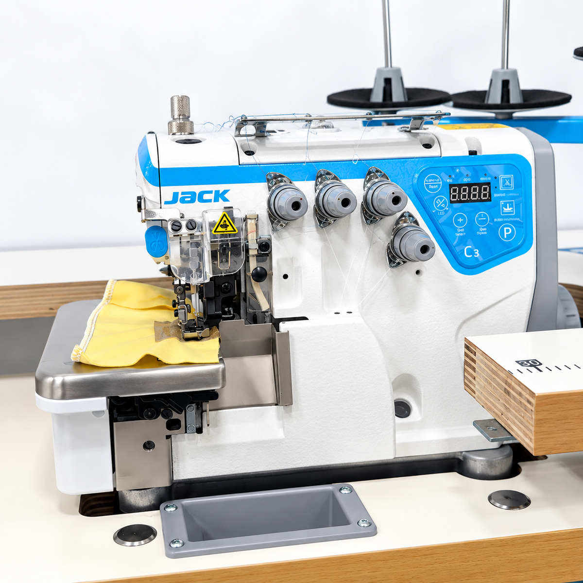 JACK® JK-C3-4-M03/333 Industrial High Speed Automatic Overlock Machine