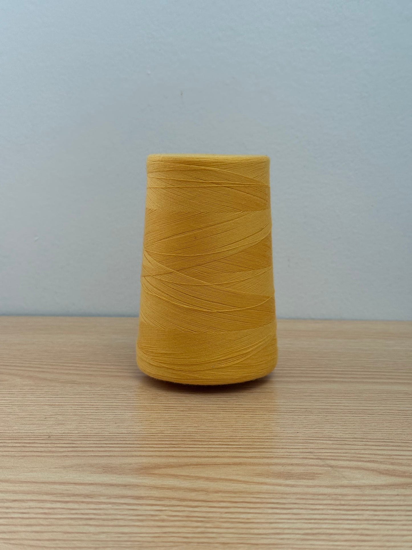 THREAD T-40 GOLD-1059 POLYESTER CHAMSPUN — 6000 yds