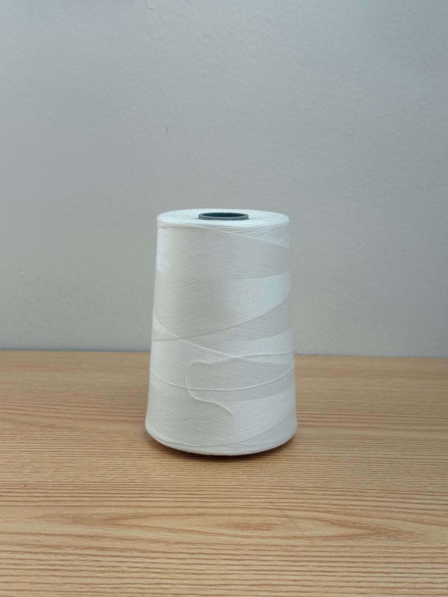 THREAD T-40 WHITE 0001 POLYESTER CHAMSPUN — 6000 yds